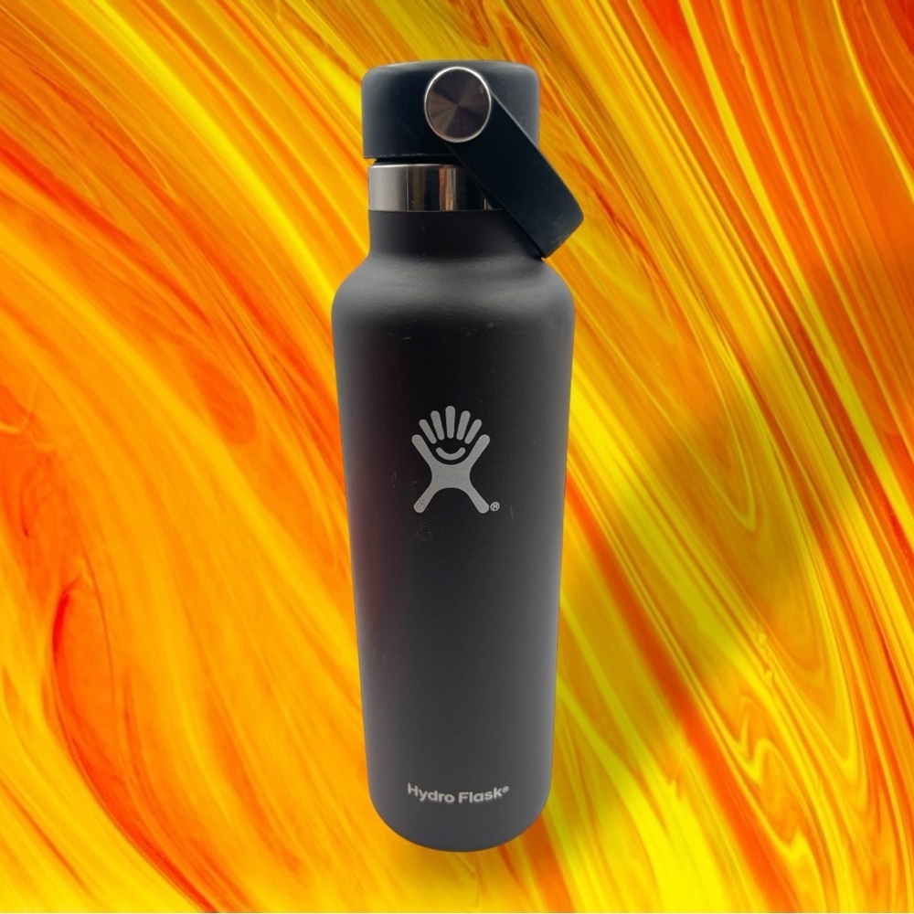 Hydro Flask Matte Black 21 oz Bottle Standard Flex Cap Small Flaw
